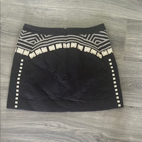BCBGMaxAzria Black and White Embellished Mini Skirt - Picture 3 of 4